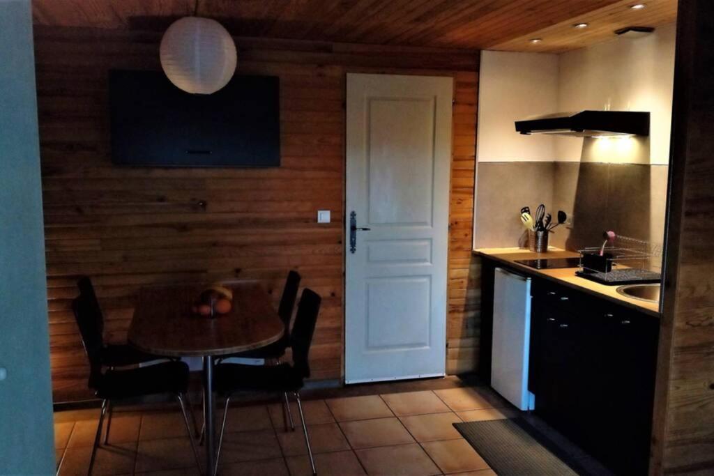 Studio 32M2 - Dans Propriete Avec Vue Imprenable Sur Le Lac Du Salagou Liausson Exteriör bild